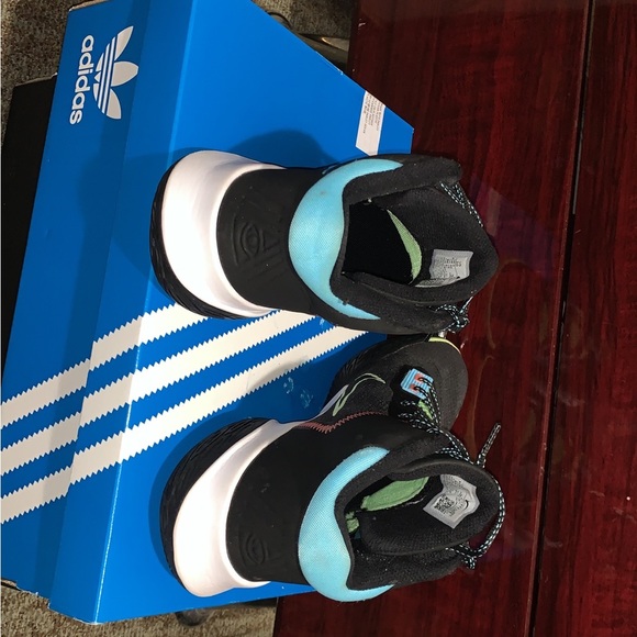 Nike Kyrie’s - Picture 2 of 3